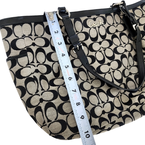Signature Coach Bag - Picture 9 of 10